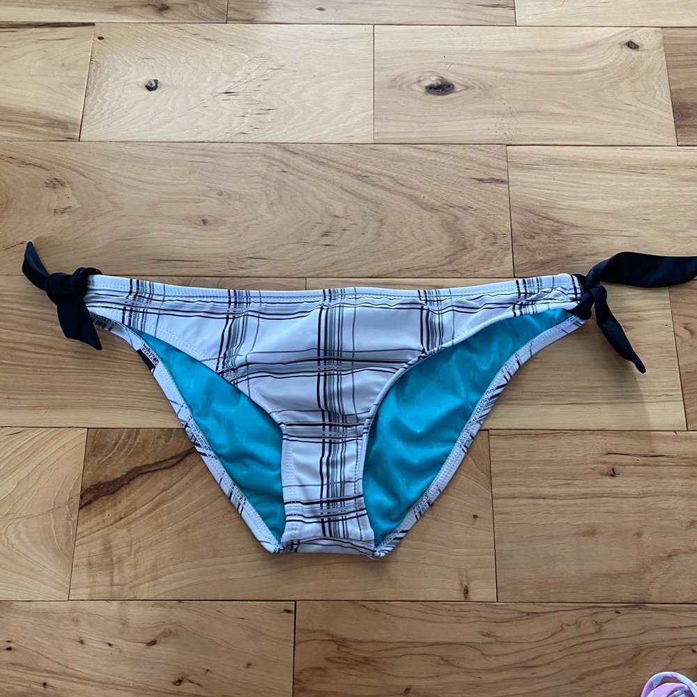 Hurley bikini bottoms, L